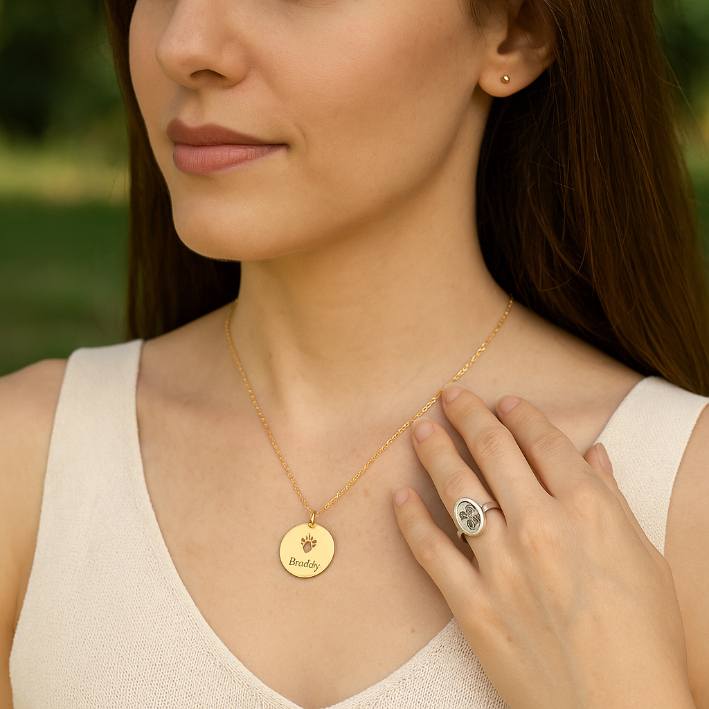 Discover how pet memorial jewelry helps preserve the memory of your furry friend with one-piece MOQ custom pendants and laser-engraved tribute rings.