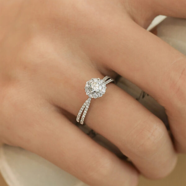 Though bold in design, this floral engagement ring blends effortlessly with various band styles. You can stack it with a plain band for everyday elegance, or pair it with matching floral accents for weddings. Its uniqueness makes it suitable for nature lovers or those seeking something beyond the classic solitaire.