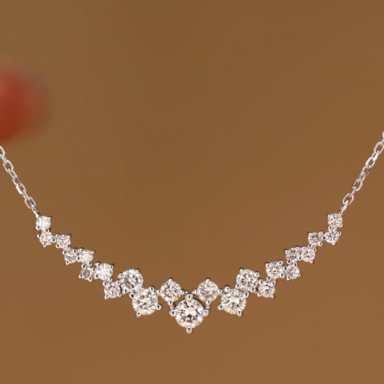 This design features a lab diamond cluster pendant, skillfully blending the sparkle of multiple stones with a graceful and modern arrangement. Moreover, we offer a wide variety of metal choices including 925 sterling silver, 9K, 10K, 14K, 18K gold, and PT950 platinum. In addition, the stones can be customized to moissanite, natural diamonds, lab-grown colored gemstones, or natural gemstones according to your preference.