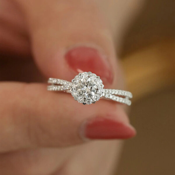 Though bold in design, this floral engagement ring blends effortlessly with various band styles. You can stack it with a plain band for everyday elegance, or pair it with matching floral accents for weddings. Its uniqueness makes it suitable for nature lovers or those seeking something beyond the classic solitaire.
