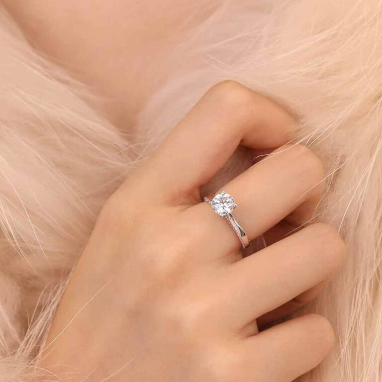 Discover a custom minimalist engagement ring crafted with a brilliant lab-grown diamond and a micro-pavé band. Perfect for those seeking custom engagement fine jewelry with flexible 1pc MOQ and expert craftsmanship.