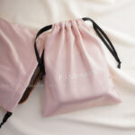 This satin jewelry pouch is ideal for organizing and protecting rings, necklaces, and small accessories. It works well for daily storage, travel use, and jewelry packaging in retail or gifting scenarios. Additionally, the compact and foldable form makes it easy to store in larger boxes or shipping cartons. As a result, brands and customers alike benefit from a storage solution that balances elegance with everyday practicality.