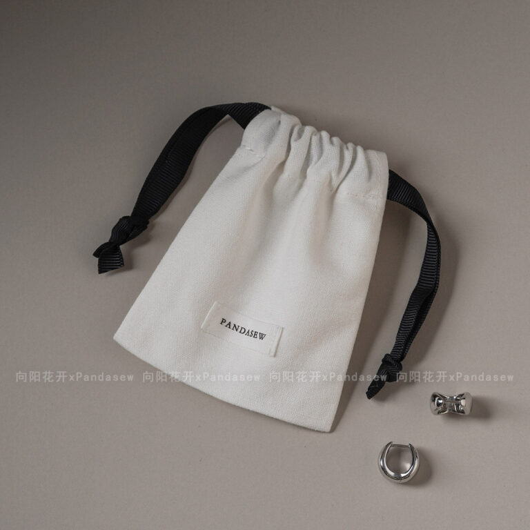 Custom jewelry storage box with a luxury design. Ideal for brands seeking professional packaging with a 1pc MOQ. Shop premium quality now.