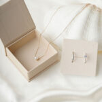 Custom book style jewelry box featuring a sophisticated magnetic closure. It is ideal for jewelry brands seeking high-end, durable, and professional packaging solutions.