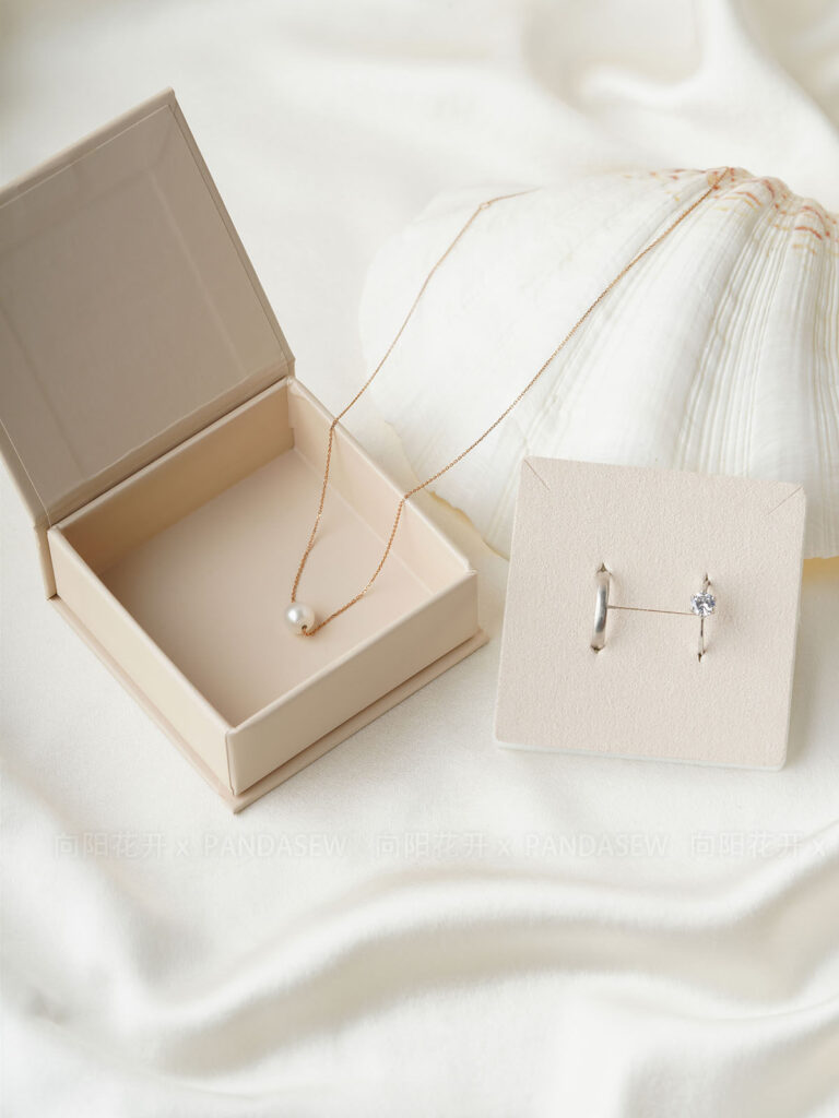 Custom book style jewelry box featuring a sophisticated magnetic closure. It is ideal for jewelry brands seeking high-end, durable, and professional packaging solutions.