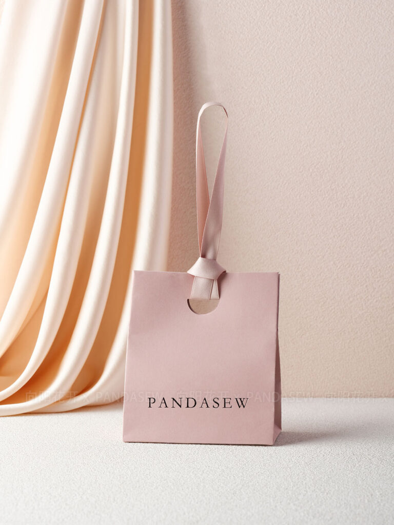 This custom colorful jewelry bag features a portable handle and a vibrant finish. It provides a secure and elegant storage solution for jewelry.