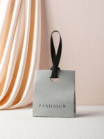 This custom colorful jewelry bag features a portable handle and a vibrant finish. It provides a secure and elegant storage solution for jewelry.