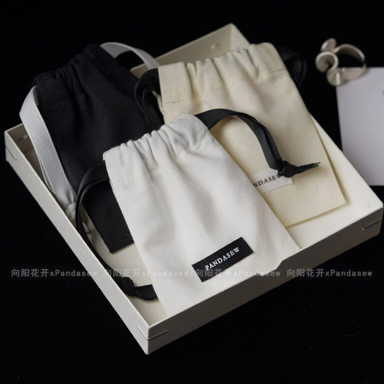 Custom jewelry storage box with a luxury design. Ideal for brands seeking professional packaging with a 1pc MOQ. Shop premium quality now.