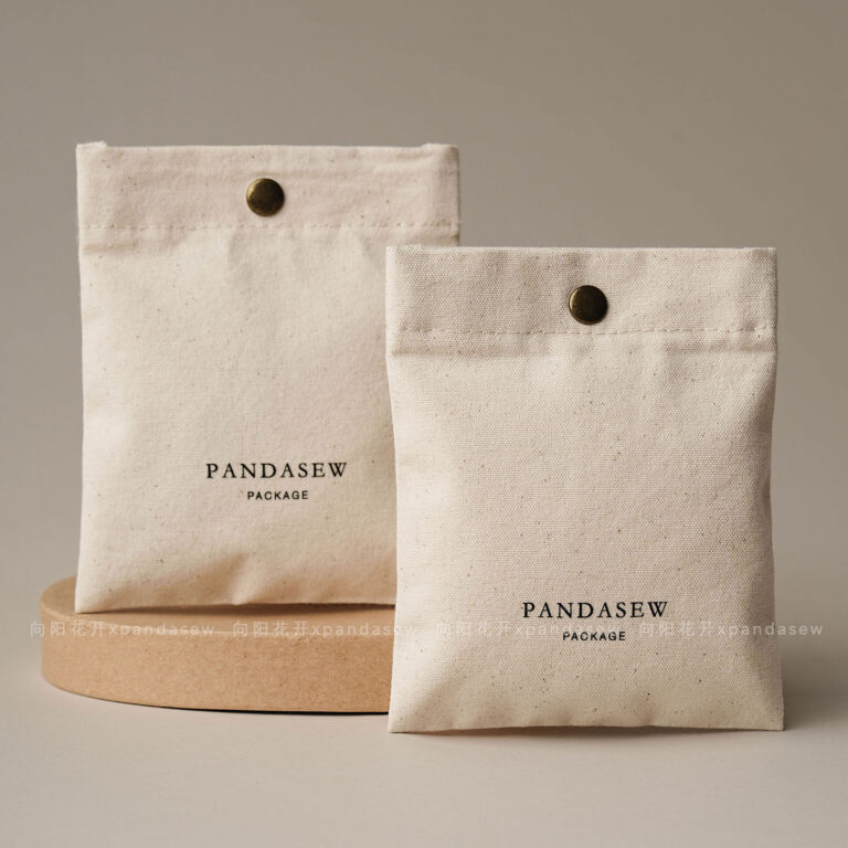 The design features a classic rectangular silhouette. It includes a reinforced snap button closure. Therefore, the jewelry stays in place without any risk of slipping out. The cotton canvas material is selected for its breathability. Additionally, the soft inner surface helps prevent scratches on delicate metal finishes. Its compact size makes it an ideal companion for travel. Moreover, it maintains a professional appearance that aligns with modern branding standards. The tactile experience of the canvas adds a layer of quality to your presentation.