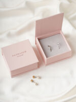 Custom book style jewelry box featuring a sophisticated magnetic closure. It is ideal for jewelry brands seeking high-end, durable, and professional packaging solutions.