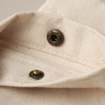 The design features a classic rectangular silhouette. It includes a reinforced snap button closure. Therefore, the jewelry stays in place without any risk of slipping out. The cotton canvas material is selected for its breathability. Additionally, the soft inner surface helps prevent scratches on delicate metal finishes. Its compact size makes it an ideal companion for travel. Moreover, it maintains a professional appearance that aligns with modern branding standards. The tactile experience of the canvas adds a layer of quality to your presentation.