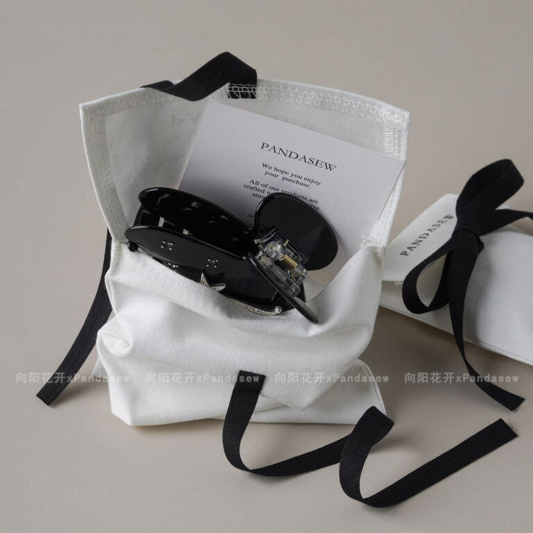 custom logo jewelry pouch, white jewelry pouch, envelope jewelry bag, cotton jewelry packaging, jewelry storage pouch, branded jewelry pouch, jewelry packaging solution, OEM jewelry pouch, minimalist jewelry bag, wholesale jewelry packaging