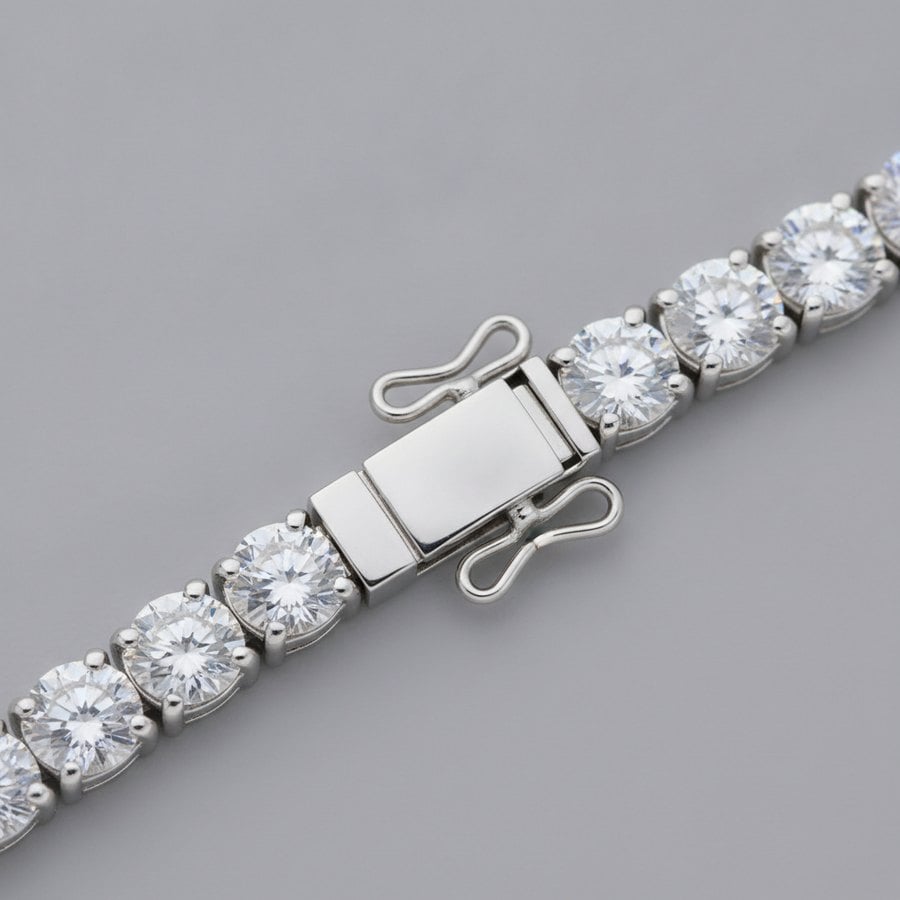 Box clasp with safety latch on a diamond tennis bracelet — Alpha Jewelry OEM