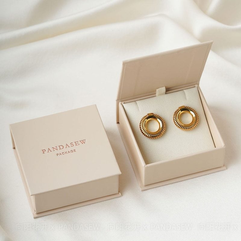 Branded jewelry boxes with custom logo foil