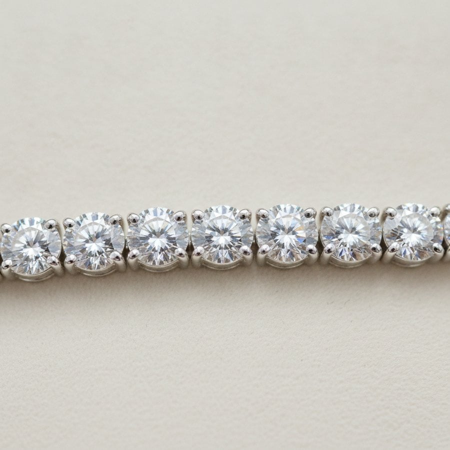 Round brilliant lab-grown diamond tennis row — Alpha Jewelry OEM