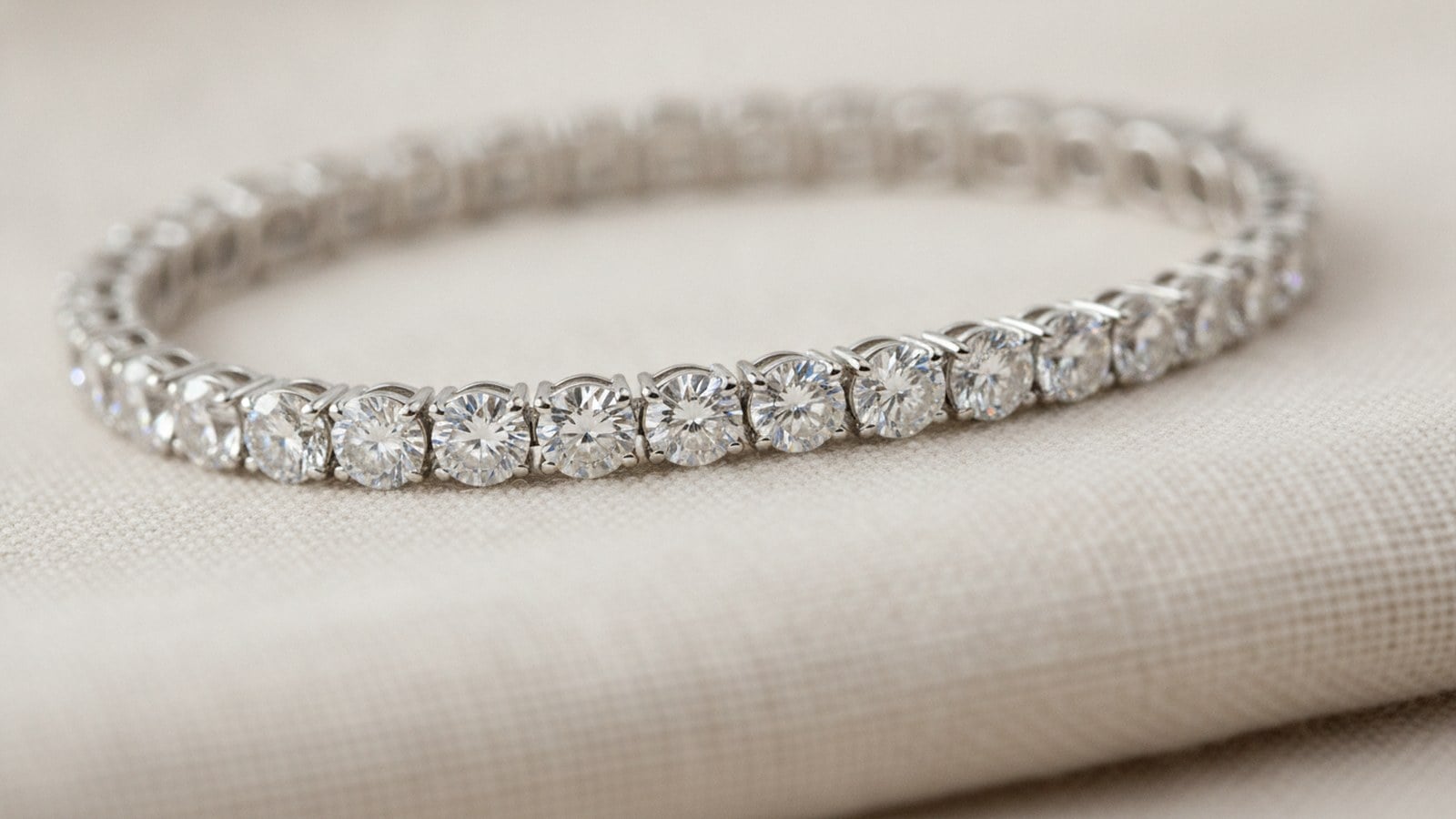 Classic diamond tennis bracelet in white gold — Alpha Jewelry OEM custom